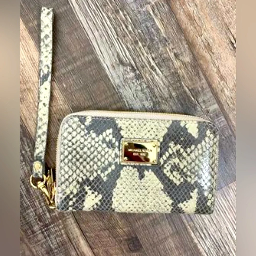 Authentic Michael Kors Wristlet